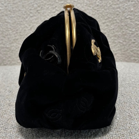 Authentic Pre-Owned Chanel CC Chain Dome Frame Clutch Embellishment Velvet - Picture 3 of 15